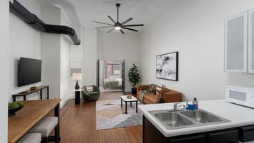 スマートテレビ、書庫、書斎 / ワークスペース