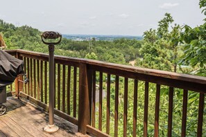Property grounds - 4BR Cabin, Mountain View, Hot Tub, & Deck! (Pigeon Forge)