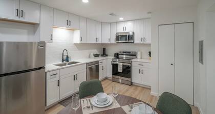 Cozy DT Dallas 1 Bed Room Patio, Pool , Medical Dist, Bishop Arts, Free Parking