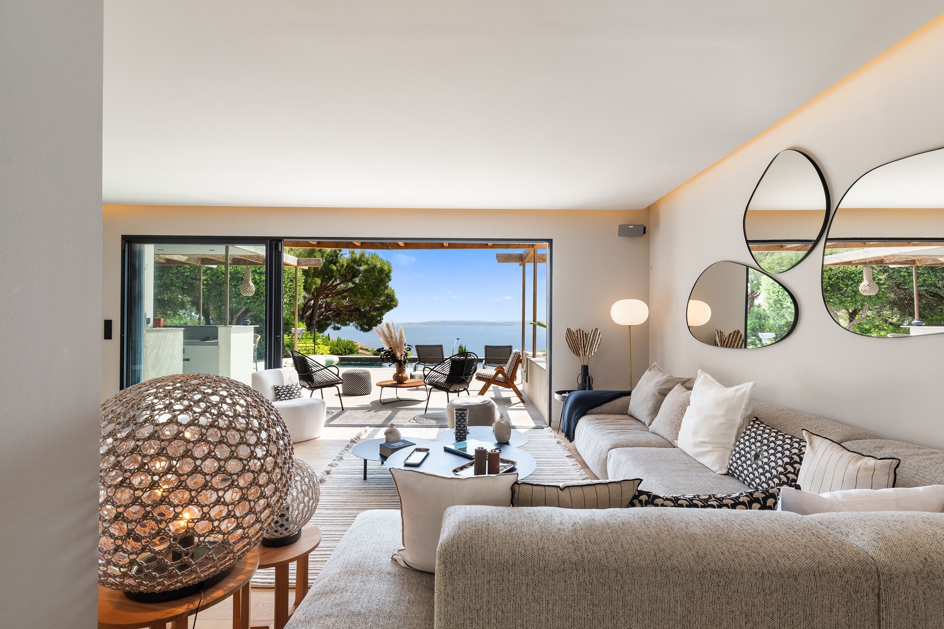 TV, DVD-spiller og stereoanlegg