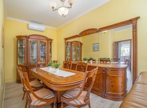 Villa | Dining - Sunlit Villa Near Sandy Beach (Castello d'Empuries)