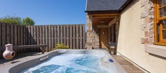 Rose Cottage - sleeps 8 guests in 3 bedrooms