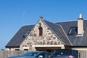 Exterior - Appletree Cottage - sleeps 8 guests in 3 bedrooms (Linlithgow)