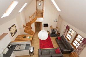 Living area - Appletree Cottage - sleeps 8 guests in 3 bedrooms (Linlithgow)