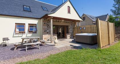Laurel Cottage - sleeps 8 guests in 3 bedrooms