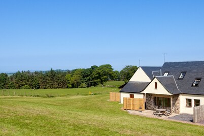 Beech Cottage - sleeps 8 guests  in 3 bedrooms