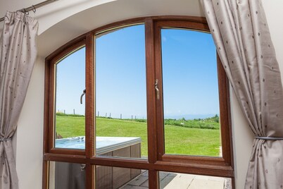 Beech Cottage - sleeps 8 guests  in 3 bedrooms