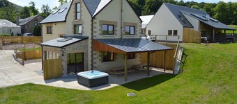 The Farmhouse - sleeps 14 guests  in 5 bedrooms