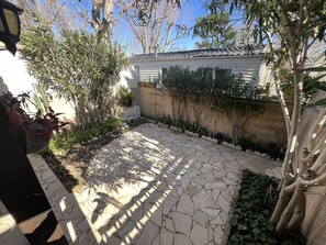 Property grounds - 5-Person Pavilion at Vendres Beach with Terrace (Vendres)