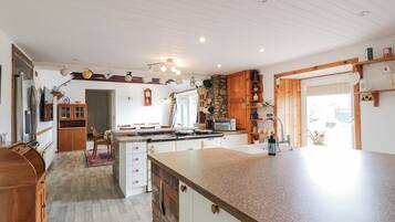 Dishwasher, cookware/dishes/utensils