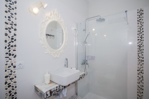 Shower, towels
