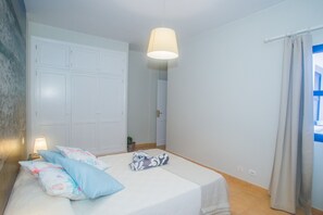 2 عدّة غرف نوم وواي فاي مجانًا وملاءات أسرّة