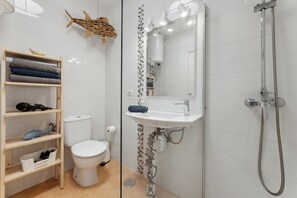 Shower, towels