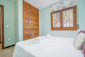Villa | 4 bedrooms, iron/ironing board