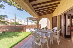 Villa | Outdoor dining