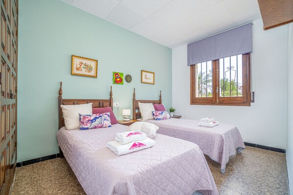 Villa | 4 bedrooms, iron/ironing board