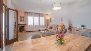 Villa | Dining - Relaxing Garden Villa - Ideal for Families (Castello d'Empuries)