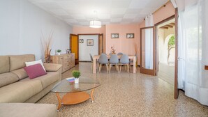 Villa | Living room | Fireplace - Relaxing Garden Villa - Ideal for Families (Castello d'Empuries)