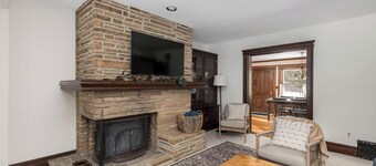 6-bedroom farmhouse in Clarkston - Family and Pet-Friendly!