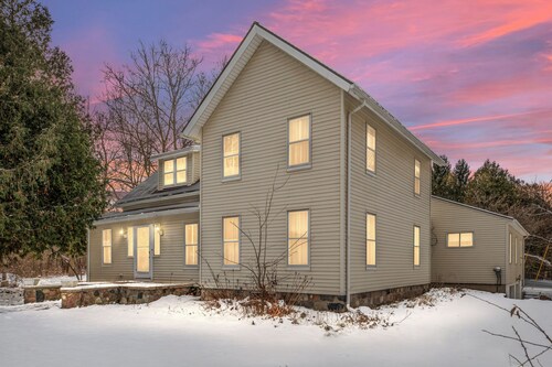 6-bedroom farmhouse in Clarkston - Family and Pet-Friendly!