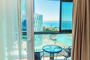 Comfort Studio Suite, Beach View | Balcony view
