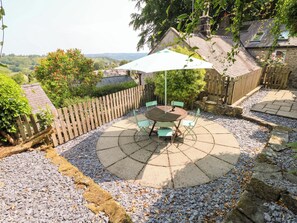 Outdoor dining - Chimney Cottage (Matlock)