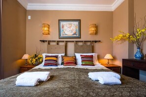 디럭스 아파트, 발코니, 부분 바다 전망 | 객실 내 금고, 암막 커튼, 다리미/다리미판, 무료 WiFi