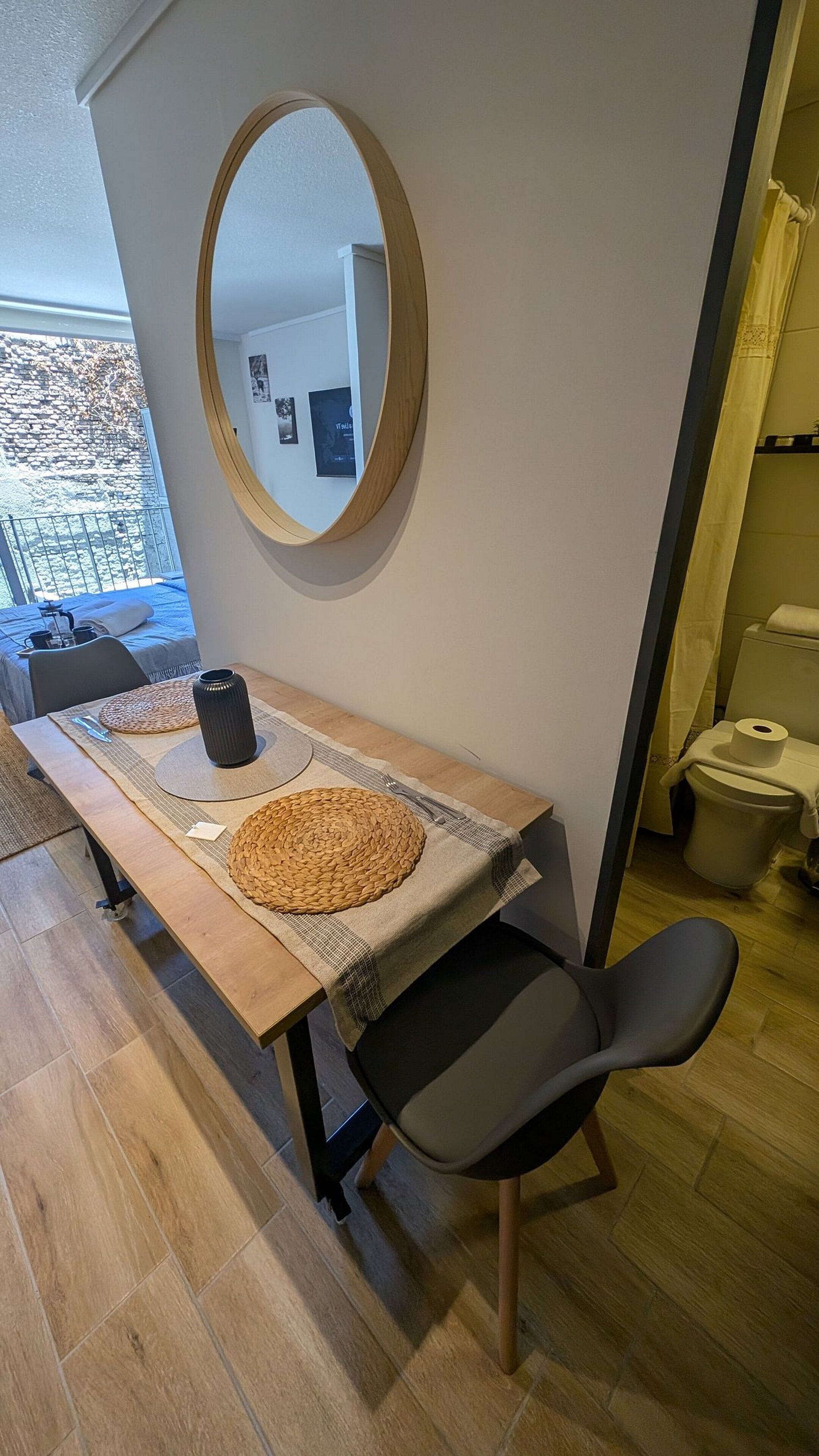 أغطية فراش متميزة وألحفة محشوة بالريش ومكواة/لوح كي وواي فاي مجانًا