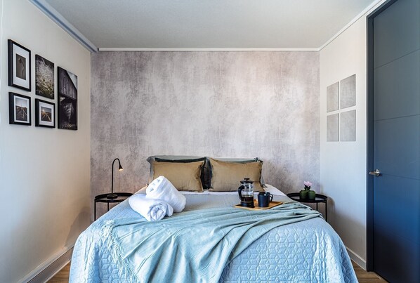 Apartemen Eksklusif | Seprai premium, selimut bulu angsa, dan setrika/meja setrika