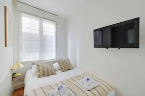 Apartment | 1 bedroom, laptop workspace, iron/ironing board, bed sheets