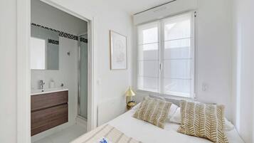 Apartment | 1 bedroom, laptop workspace, iron/ironing board, bed sheets