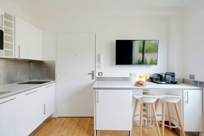 Apartment | Private kitchen | Fridge, microwave, oven, stovetop