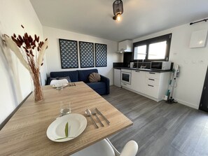 Living room - Apartment in Le Mans With Private Parking (Le Mans)