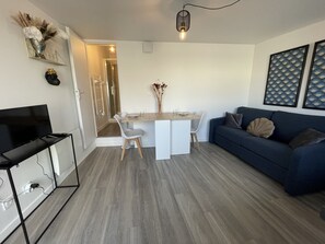 Living room - Apartment in Le Mans With Private Parking (Le Mans)