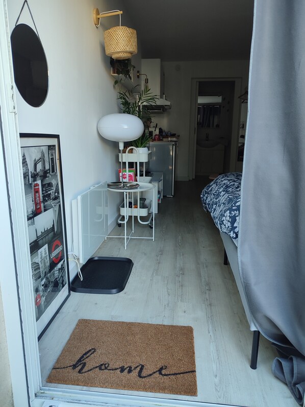 1 室のベッドルーム、デスク、旅行用ベビーベッド、WiFi