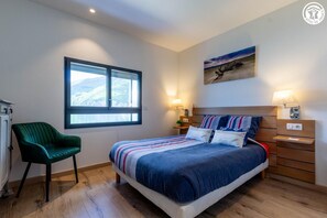 3 bedrooms, iron/ironing board, travel crib, free WiFi