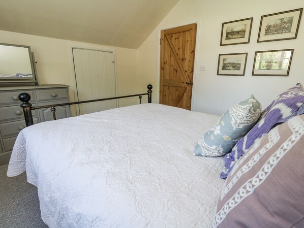 2 bedrooms, individually decorated, individually furnished, free WiFi