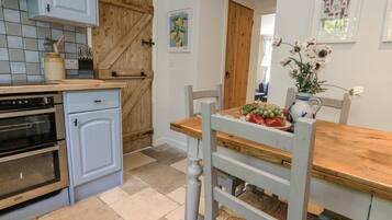 Dishwasher, cookware/dishes/utensils