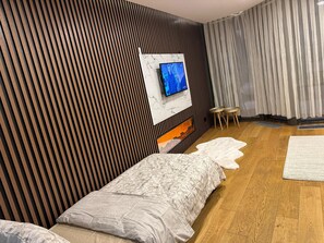 2 bedrooms, iron/ironing board, WiFi, bed sheets