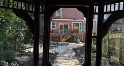 Restored 1870s 4BR, 2.5 bath, formal dining, in the heart of Berkeley Springs