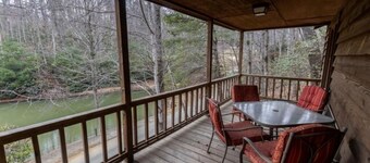 The Ridge Cabin - Sleeps 4