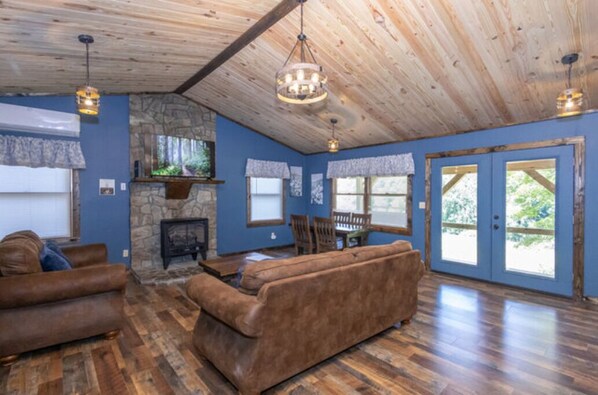 Télévision, cheminée