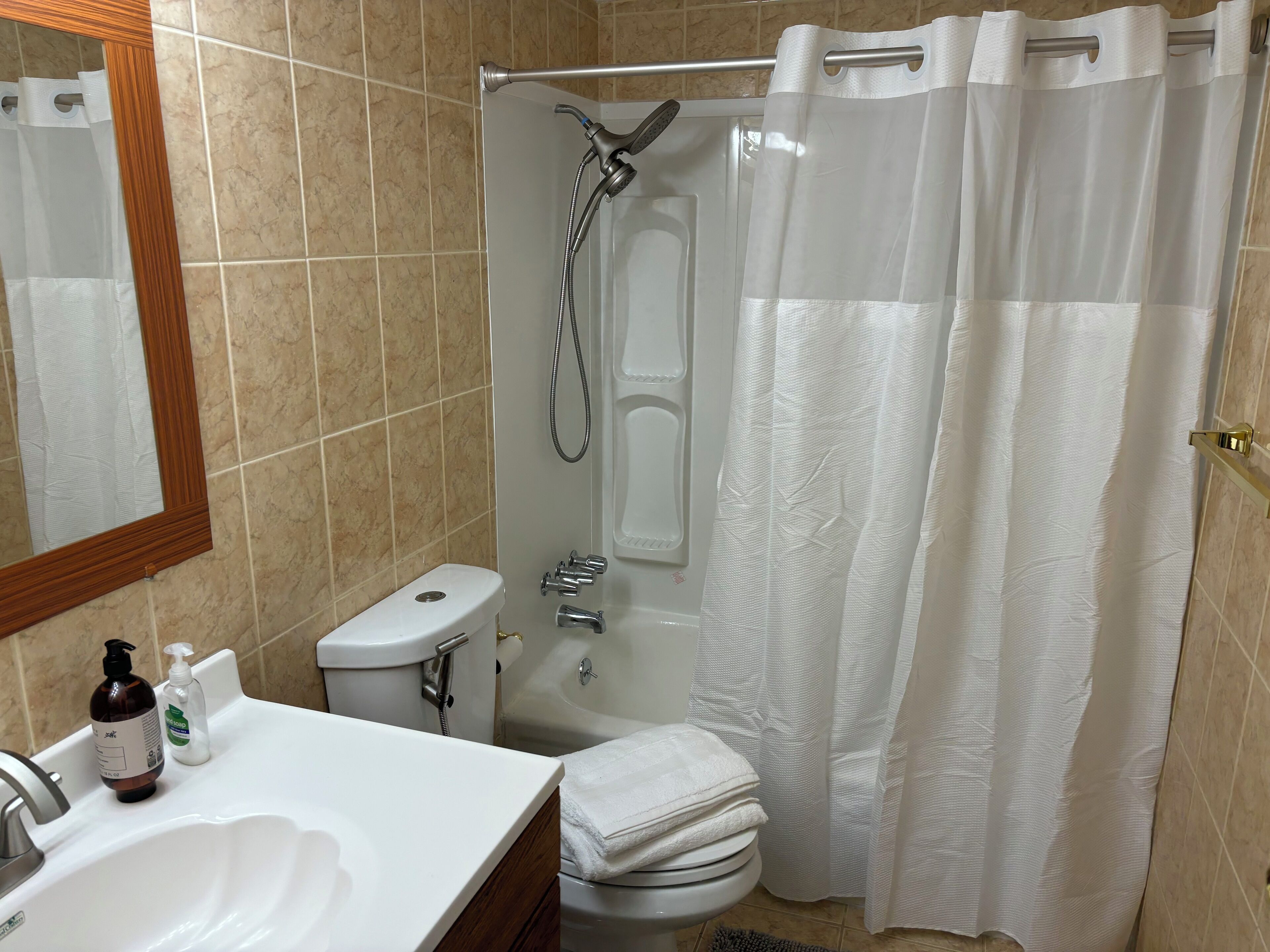 Toallas, jabón, papel de baño 