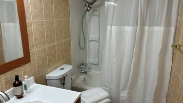 Toallas, jabón, papel de baño