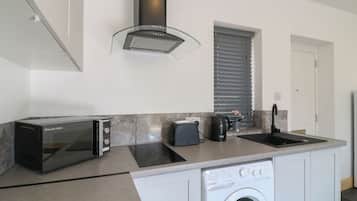 Cookware/dishes/utensils