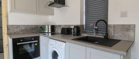 Batterie de cuisine, vaisselle et ustensiles