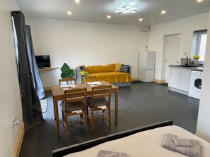 Cottage | Interior - Daisy (Northampton)