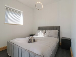 1 bedroom, individually decorated, individually furnished, free WiFi - Daisy (Northampton)