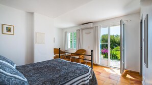 5 bedrooms, free WiFi - Beautiful home in Eze (Eze)