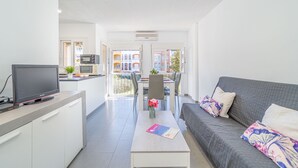 Unclassified image, 2 of 33, button - Apartment in Empuriabrava Near Sandy Beach (Castello d'Empuries)